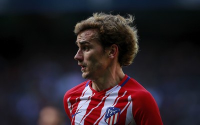 南亚体育热评-克鲁伊夫基金会助贫困儿童踢球